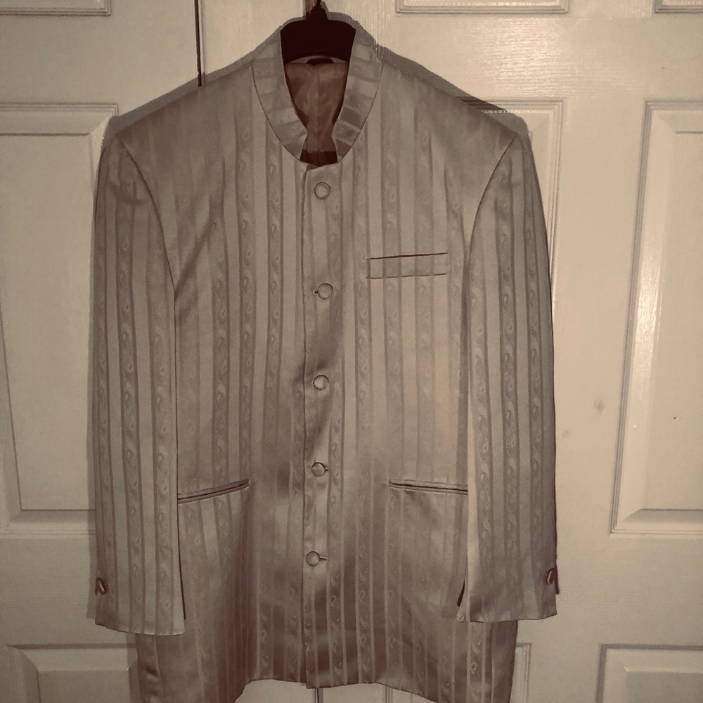 Suit - Picture 2 of 8